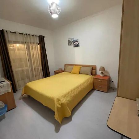 Quarto Calmo E Acolhedor Apartment Almada Luaran gambar