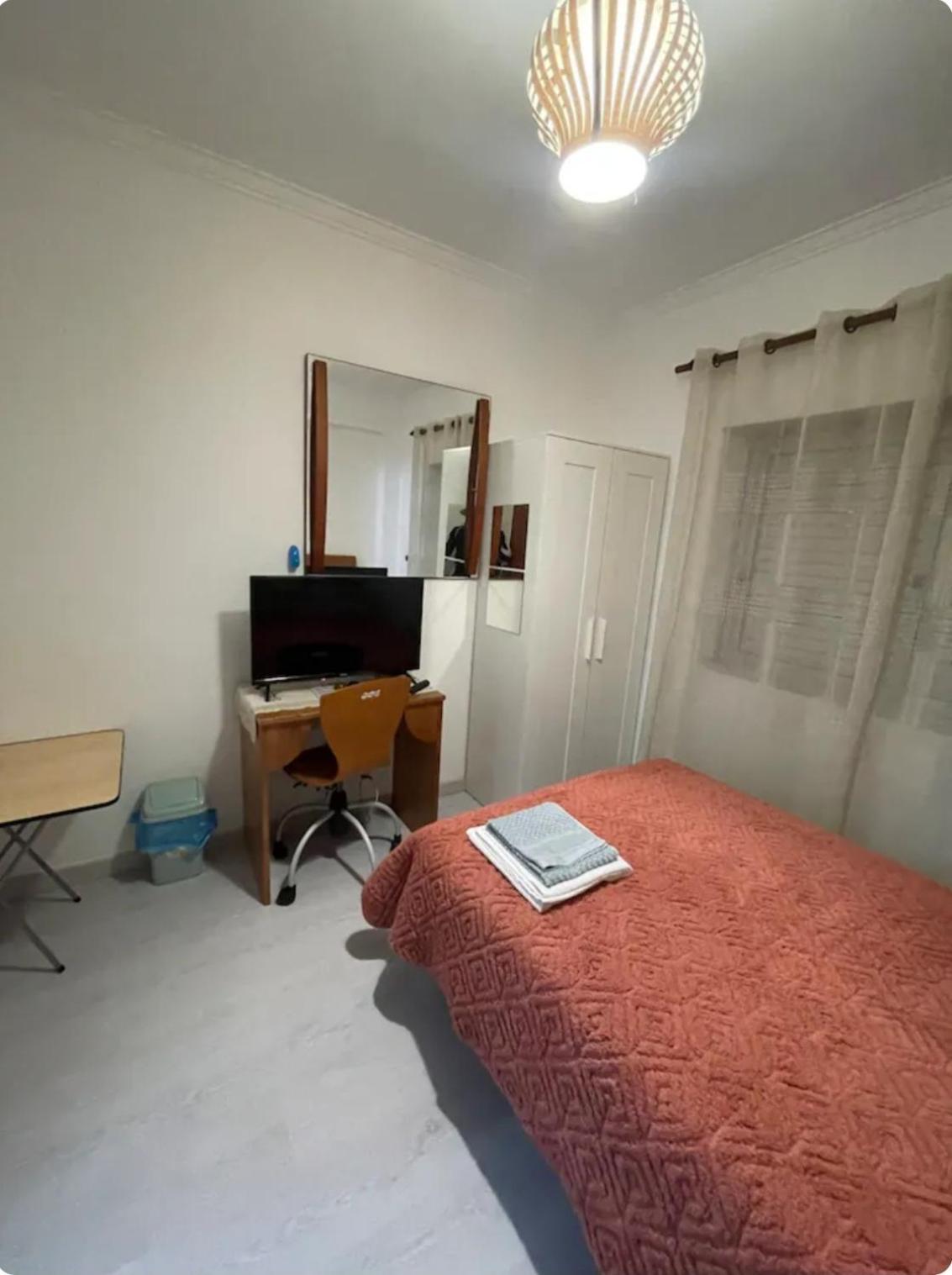 Quarto Calmo E Acolhedor Apartment Almada Luaran gambar
