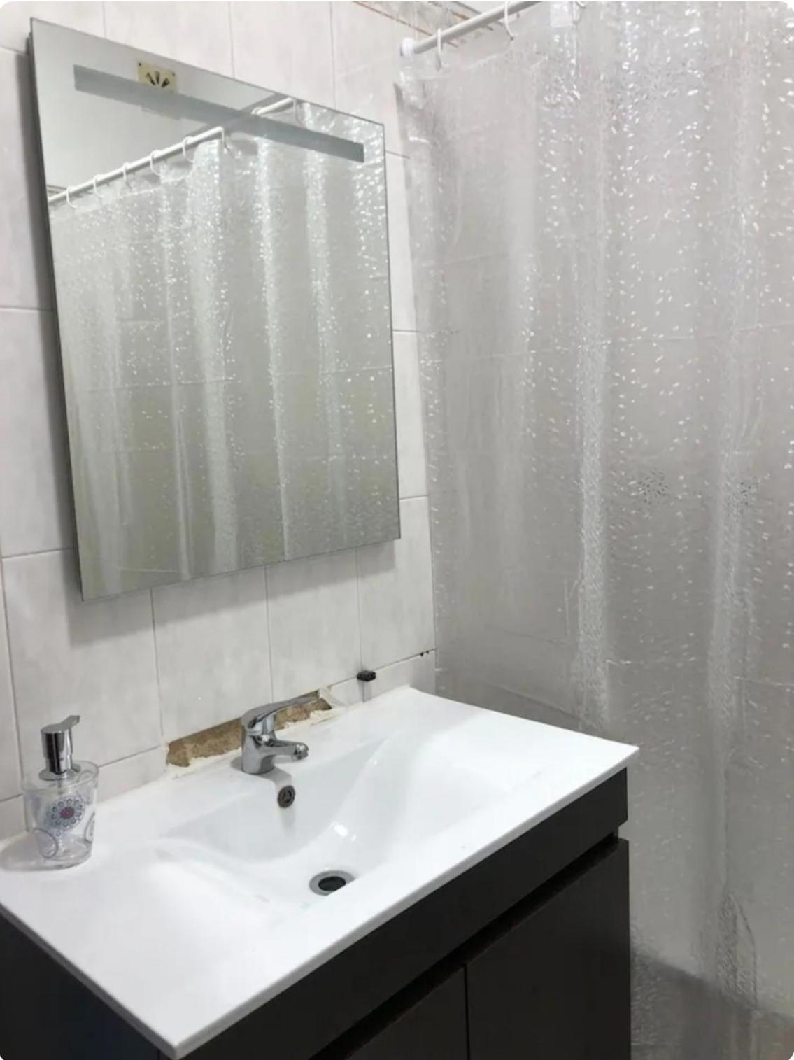 Quarto Calmo E Acolhedor Apartment Almada Luaran gambar