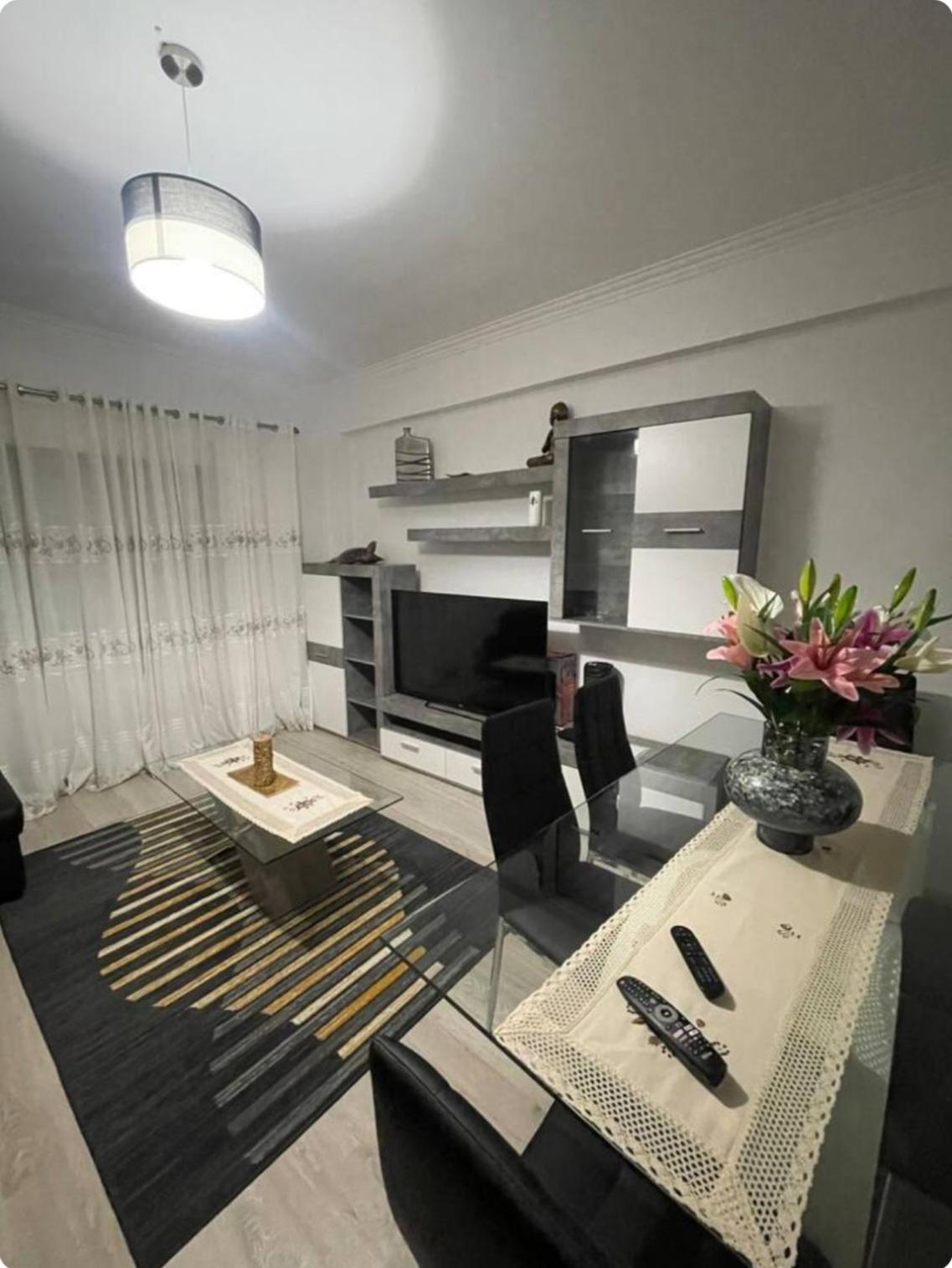 Quarto Calmo E Acolhedor Apartment Almada Luaran gambar